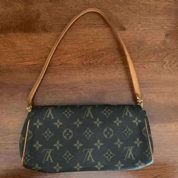 Louis Vuitton Beverly Clutch - Picture 5 of 8